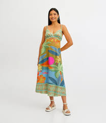 O Vestido Midi: Feminilidade Atemporal com Conforto e Estilo