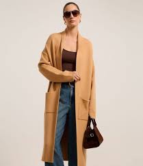 Cardigan Alongado: Terceira Peça Atemporal de Conforto e Estilo