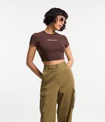 Roupas que Revelam Sua Feminilidade: Como Valorizar o Corpo Reto aos 35+