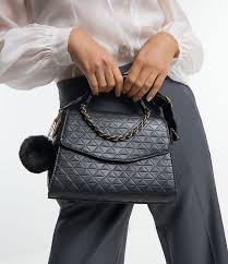 A Bolsa Estruturada: Estilo, Organização e Presença